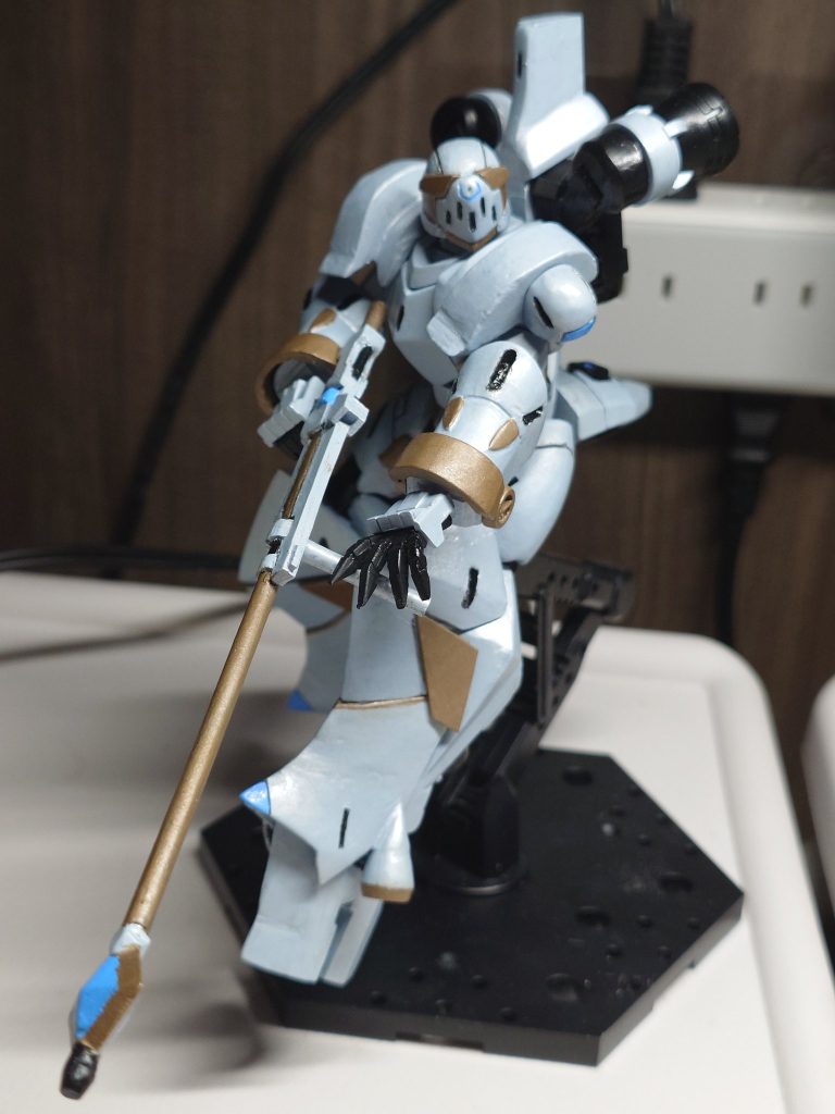 可動域考えずに盛りまくったせいで、ろくにポージングができない。肩が上がらなかったりとか。これが今できる範囲の中での（比較的）かっこいいポーズ。