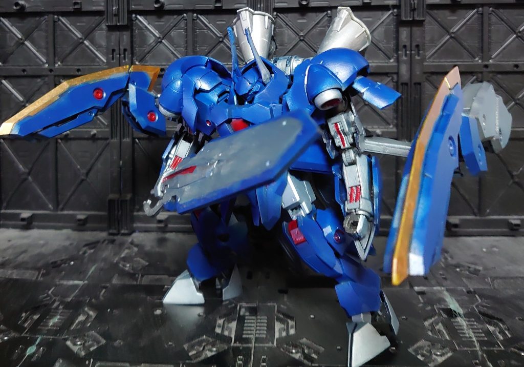 シールドプライヤーに刃がついていたので攻防１体のような感じ