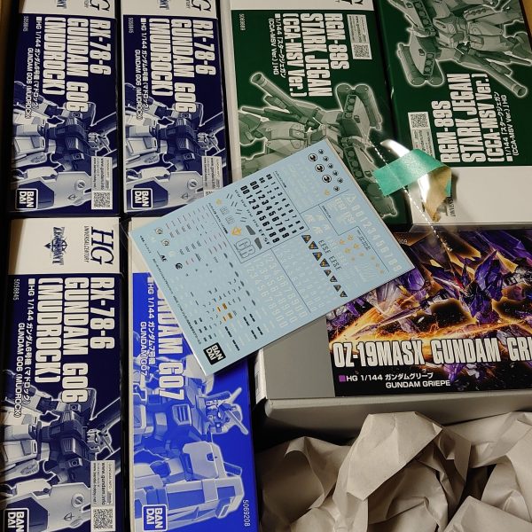 プレバン１２月分着ました('ω')まずは７号機の素組から改造はMSVのFA（旧キット）を使ってFA７号機プランMSVを予定してます　（2枚目）