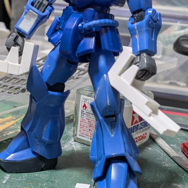 珍しく設定先行で作ってるHGグフです。近接格闘型のグフです。タイトルのグフ・インパクトはまだ仮称です。スカートを可動させて腰を落とせる様にしました。（3枚目）