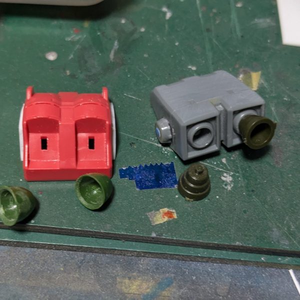 ヒートブレイド？８枚作りました。ランドセルはまだ悩み中。脹脛裏のスラスター追加。さて、何のパーツか分かるかな？（4枚目）