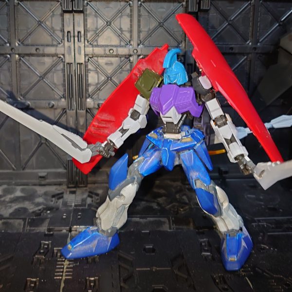 ガンダムグリープ素組ザガンの余剰ガンダムフレームでジャンク集めて１体ガンダムフレーム制作中フルアーマーガンダム７号機（MSV）は完成したので紅白戦に出します（2枚目）