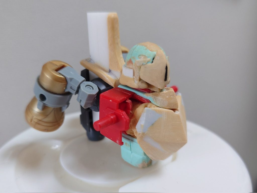 途中経過1。胴体の時点で前側装甲別物になってたりで大工事が始まってる。