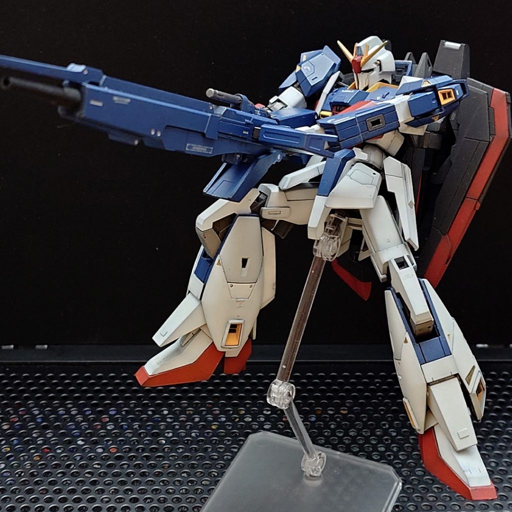 ランチャー持たせてポージング。このランチャーはかっこよくて作りがいがありますね。&nbsp;&nbsp;