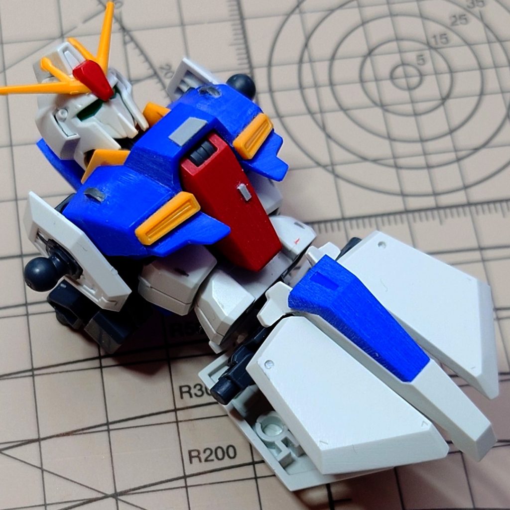 作業中です。プラ板貼ったり、ヤスったり、ところどころ穴を追加したり。&nbsp; &nbsp;