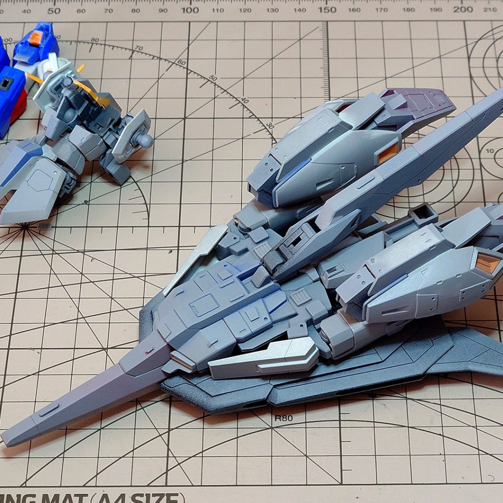 ウエイブライダーの状態。そのままだとつるんとした機体なので、機能性のないディテールをてきとうに追加してごちゃごちゃさせました。このウエイブライダーは以前投稿しておりまして...過去作ですが今回モビルスーツの状態を投稿しました。ご興味があればウエイブライダーの完成写真もご覧ください。https://gumpla.jp/hg/2219679&nbsp;&nbsp;