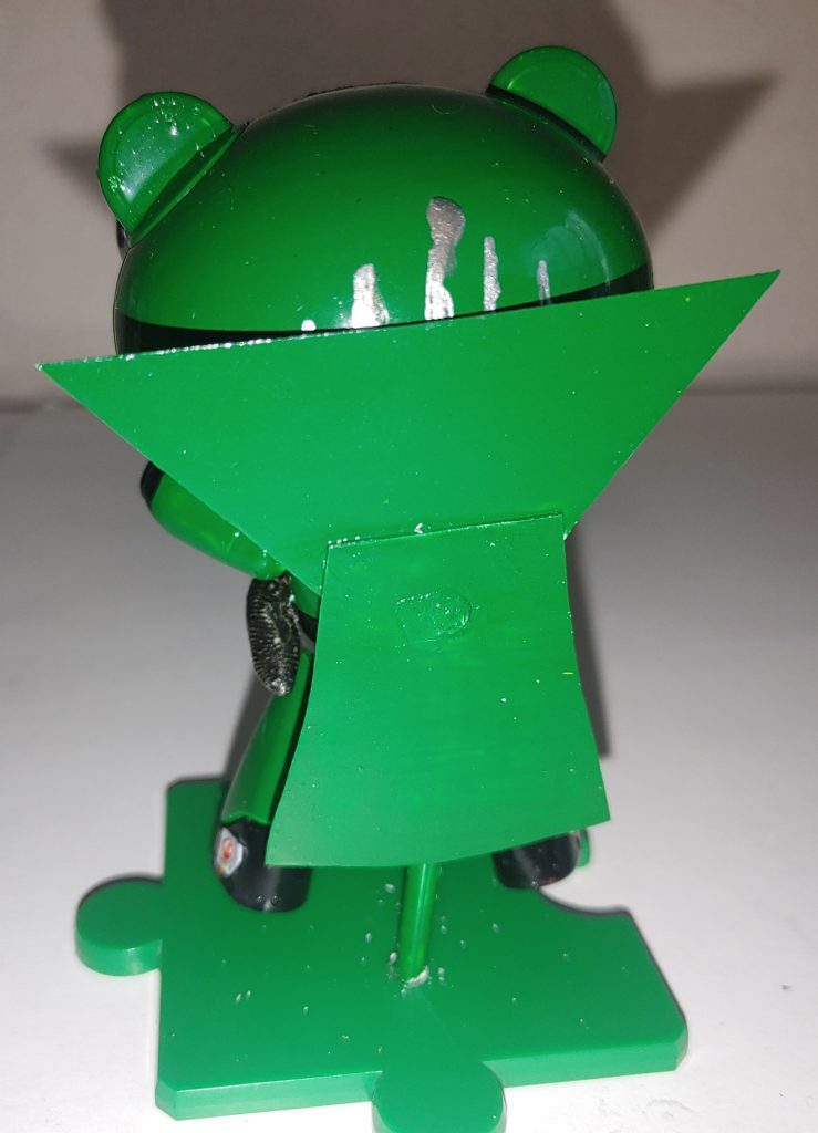 後ろ。襟付きマントは、プラ板に、ランナー製。