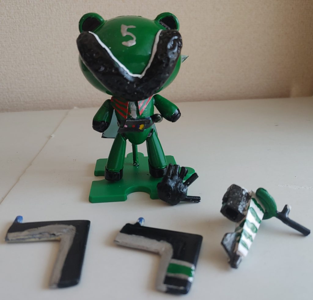 今回製作した全部。次回は、紅白ガンプラ合戦にて、紅一点な「いいわね、いくわよ」さんと、五人揃いましたので「五人揃って」などを。お楽しみに。