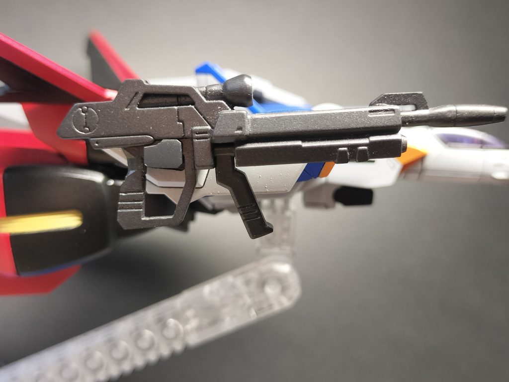 ランナータグを加工したグレーのパーツでマウントしてます