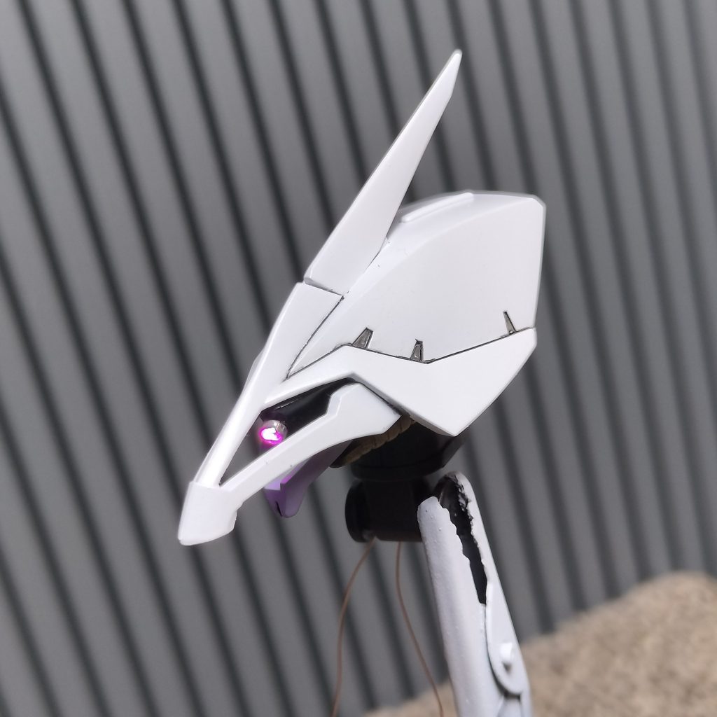 今回はモノアイだけの電飾にしました。