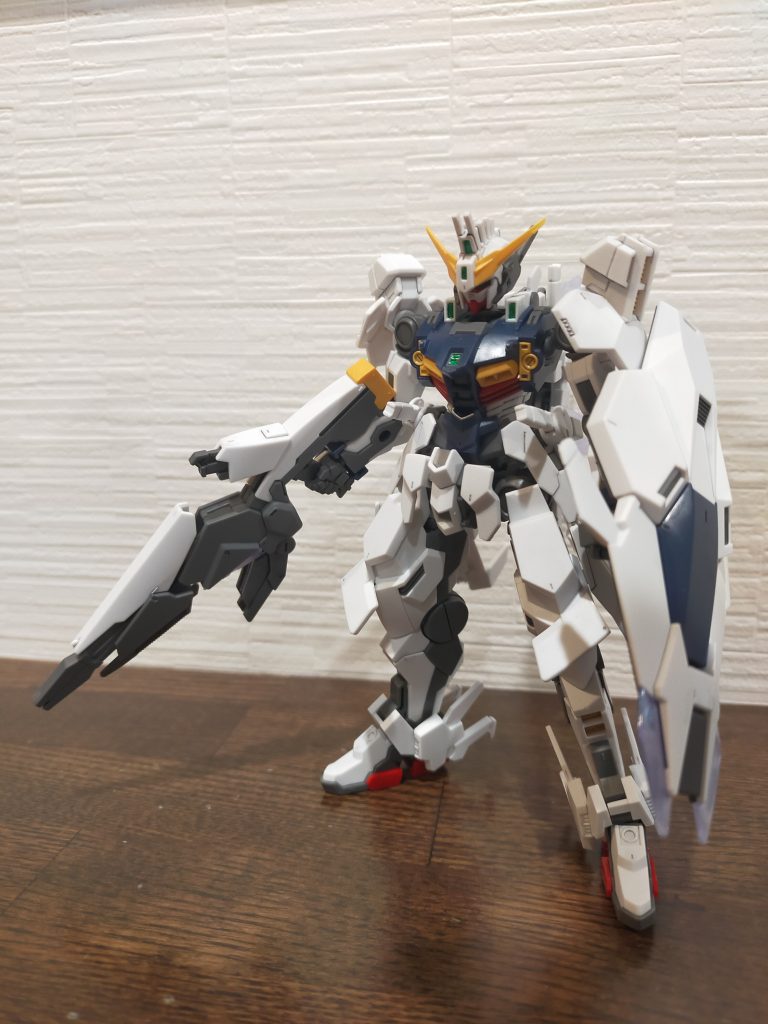 いやはやカッコいい背中の羽(？)も不思議な形したライフルも良きかな