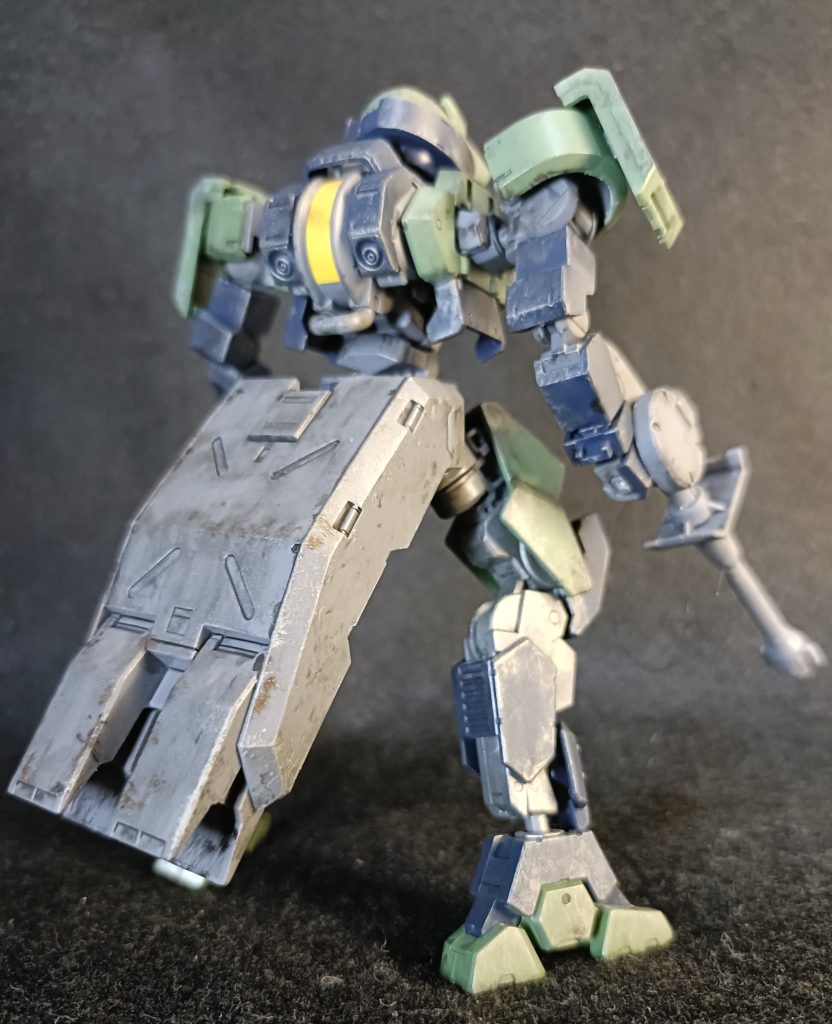 背面は、地上用スラスターがいい味出してます。鉄血キットは作りやすくていいですね。息抜きに丁度いいですｗ最後までご覧いただきありがとうございました。