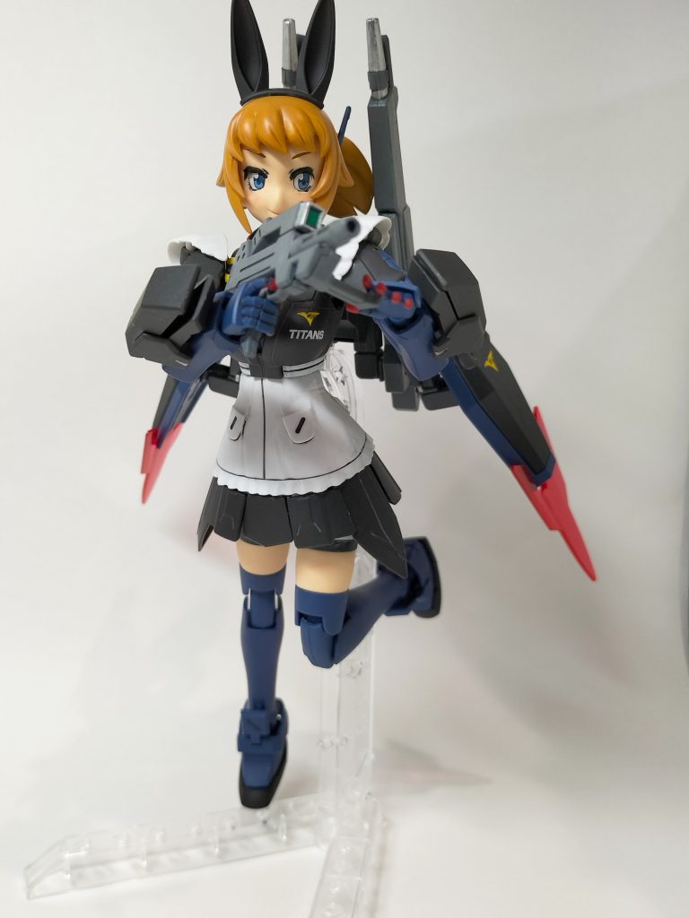 ビームマシンガンは両手で構えられます(gandam-hand2)