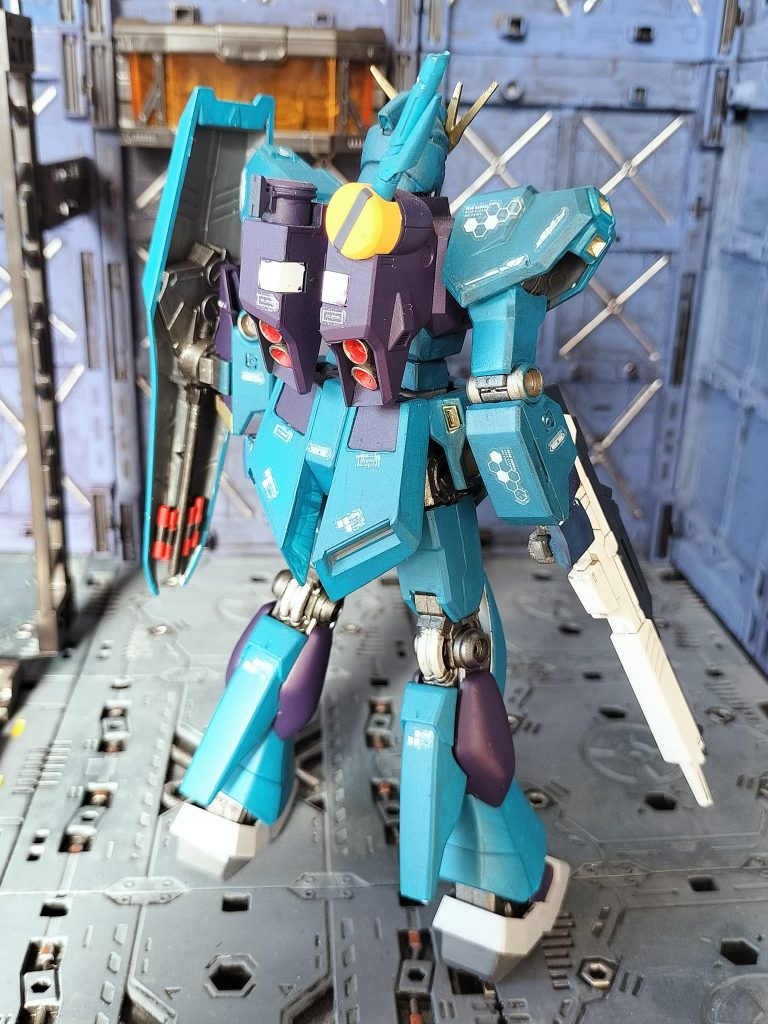 全身のマーキングはセリアさんで販売されている模型用ステッカー並びネイルシール