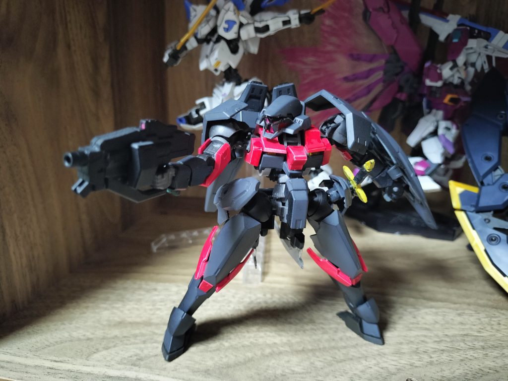 ・ショートライフルレギンレイズのライフルに専用のバレルに変更したもの。威力は高くないが、速射性が向上している。