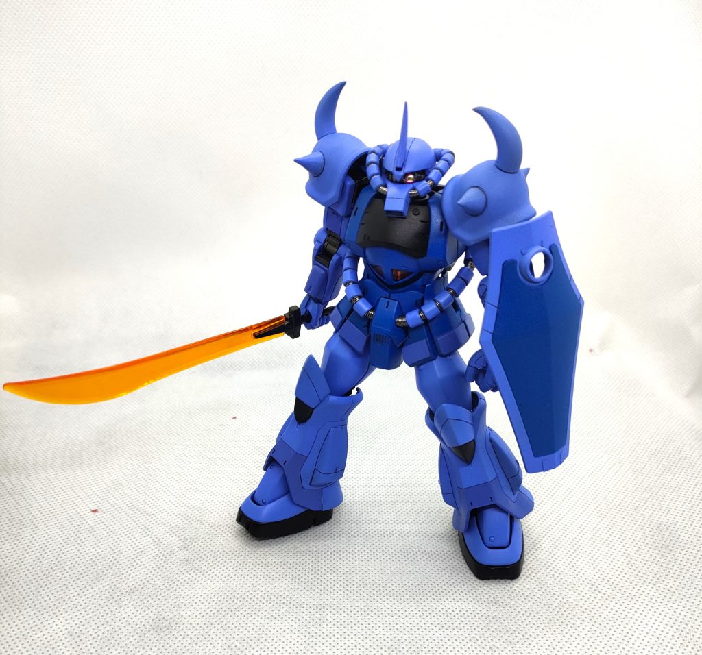 Hアイズは青も好きなので悩みましたが赤にしました。