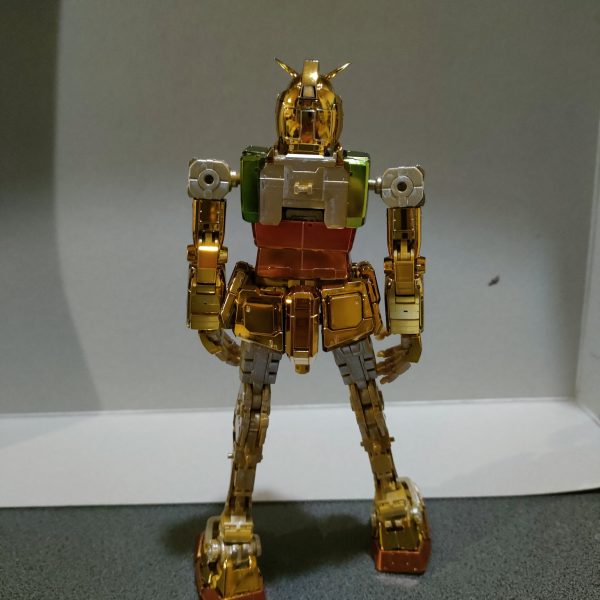 塗ってみた。クリアグリーン塗ったけど青っぽくなってしまった。フレームを一部シルバーにしたので、なかを撮影して残しておく&nbsp;（5枚目）