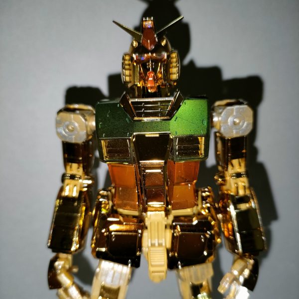 塗ってみた。クリアグリーン塗ったけど青っぽくなってしまった。フレームを一部シルバーにしたので、なかを撮影して残しておく&nbsp;（2枚目）