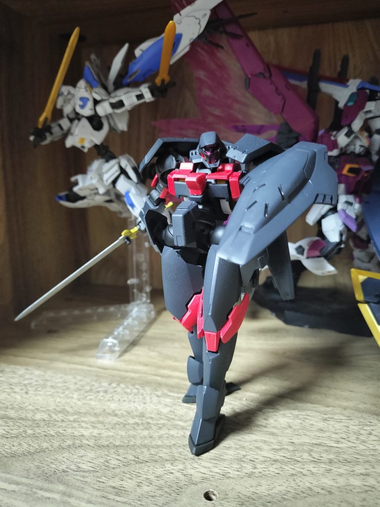 騎士のようなポージング