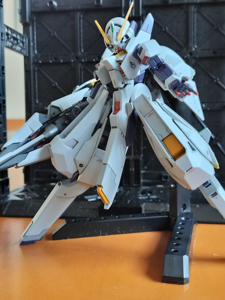 ちょっとだけポージング。スジボリツール買ったんで、ちょこちょこ彫りました。