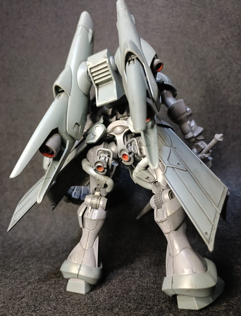 背面です。鉄血から速そうなスラスター拝借です。