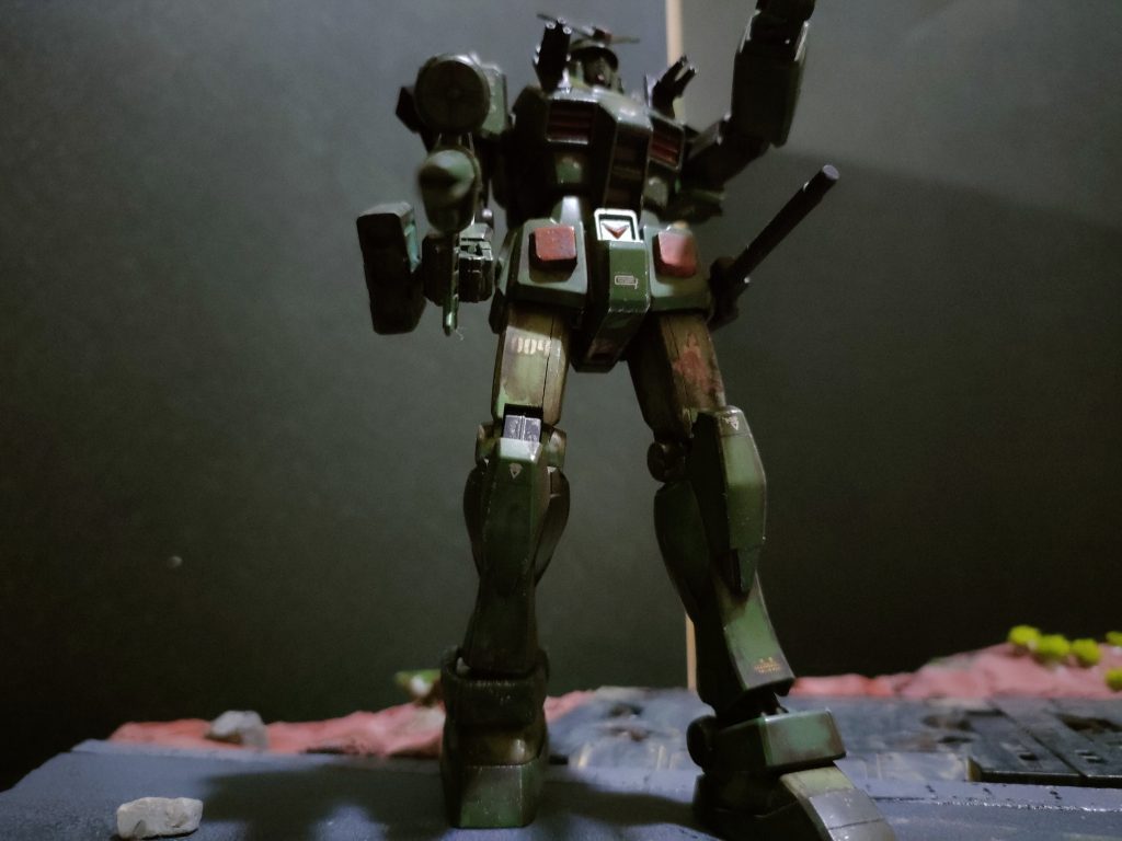 戦車を狙ってる感じ(zaku-kao8)