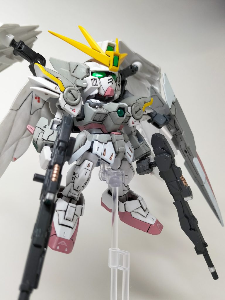 フェイスのセンサーはシールを使いましたがレジン盛りに挑戦✨️レジンって独特な粘度があって扱い難しいですね～(gundam-kao5)