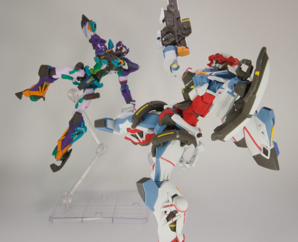 ビームライフルを撃つジフレド、回避中のジークアクス。