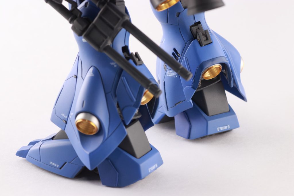 ふくらはぎのバーニアスラスターは一部稼働するようにパーツ分割を変更。