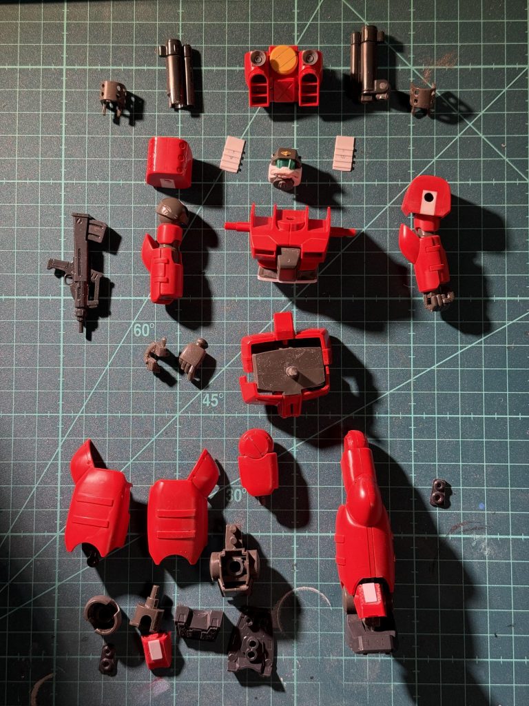 スジ彫り追加、プラ板工作、後ハメ加工など、ちょこっと改修してます。