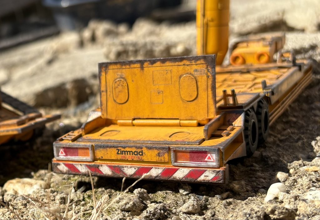 リアです。余談ですが、先日、アタシの姉と電話で話しをする機会があったのですが、その際に「俺、若い時は26才で死ぬ予定やってん。だって尾崎豊の生まれ変わりやと思ってたから...」って打ち明けたら、「すごい中二やったんやなぁ」って言われました。