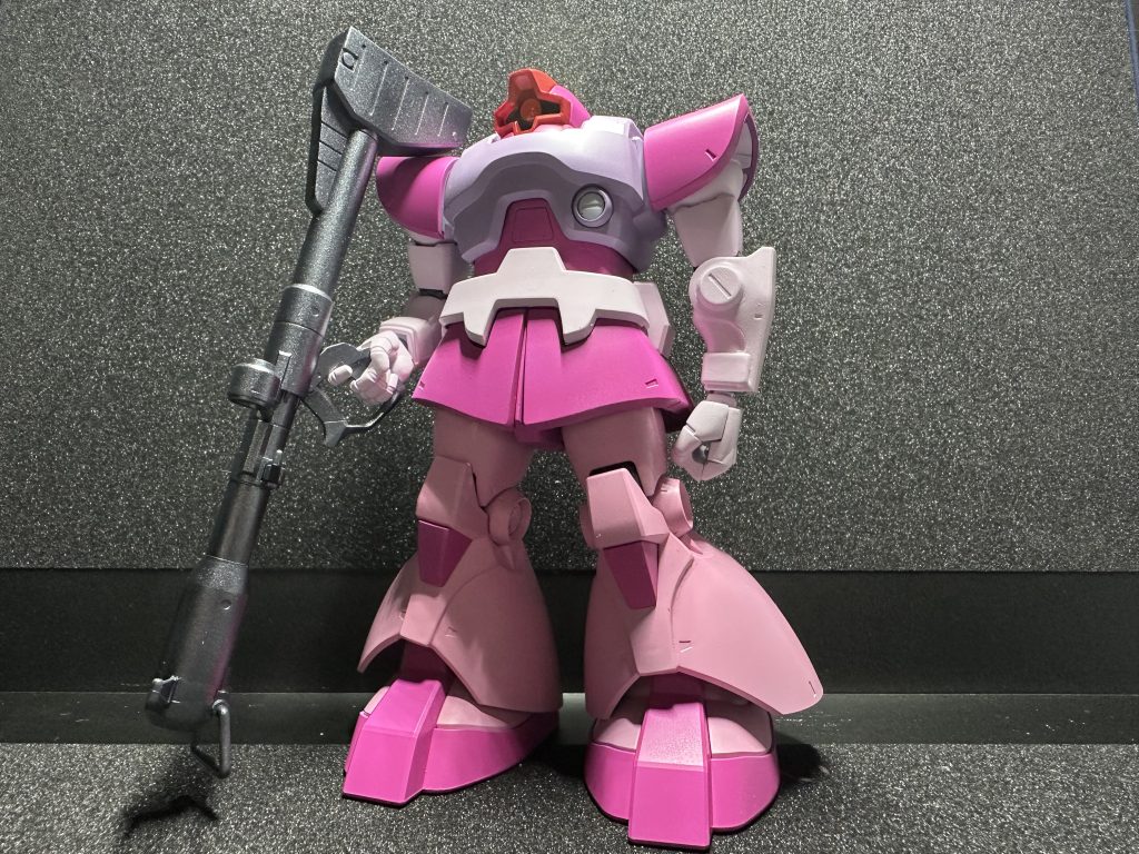 HGドム。完全オリジナルカラーで、某学園アイドルの専用機をイメージして作成。Hアイズのモノアイ化と関節のあとハメ加工を実際。カラーリングには確かクレオスのラスキウス、ライラックとピンクパープルを中心に調色したはずです