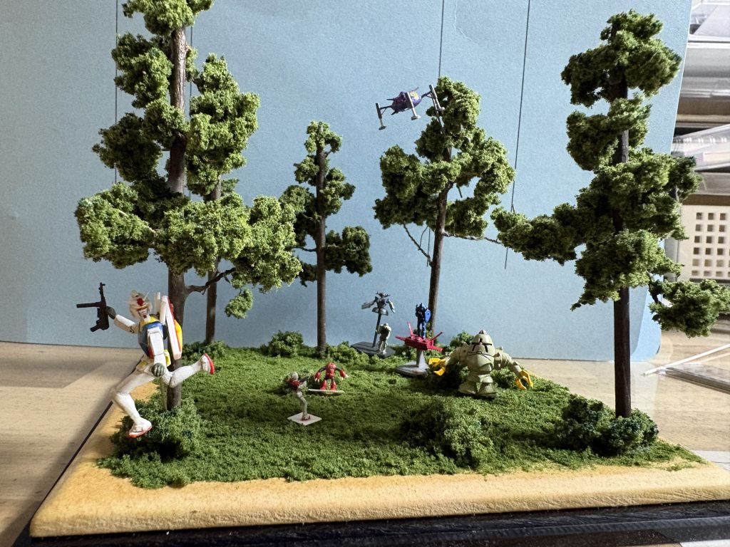 非常に残念ではありますが、ミポリンが残していってくれた作品なんかを懐かしんで観たり聴いたりすることで、ミポリンも喜んでくれるんじゃないでしょうか(zaku-kao8)