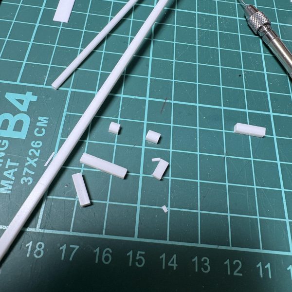 次なる一手はドムⅡの予備タンクと角材の残骸で