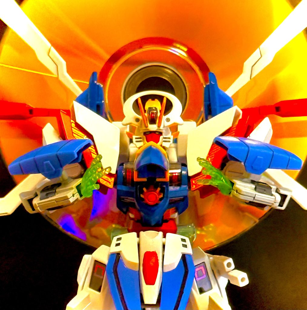 　…こうして、東方無敗と土門の、悲しい師弟対決に、一応の終止符が打たれました。ですが、物語はまだ終わりません。…そう、全宇宙を巻き込んだ更なるファイトが展開されるのです。　東方無敗が倒れたことで、制御ユニットの一つだったマスターガンダムを失ったアルパメットガンダムが、暴走を始めたのです。仲間たちの協力によってアルパメットガンダムの居場所を突き止めた土門は、仲間たちと行く手を阻むデスヴォルヴァを薙ぎ倒し、アルパメットガンダムの元に向かいます。途中、玲院を攫った某国首相の乗ったシャトルを、「…人の恋路を邪魔する奴は、馬に蹴られて地獄に堕ちろォッ！」　亡き東方無敗の愛馬であり、土門を新たな主と認めたMH（モビルホース）『雷雲再起』に乗った土門は撃破します。…そして、数々の苦難を乗り越え、アルパメットガンダムの元に辿り着いた土門の目に飛び込んできた光景。それは、自己進化の末、最終形態『デビルガンダム』となったアルパメットガンダムと、そのコアユニットとなった玲院の姿だったのです。　禍々しいデビルガンダムとなって土門に襲いかかる玲院。…果たして、土門はデビルガンダムを打ち倒すことが、最愛の人、玲院を救い出すことが出来るのでしょうか。　…さて、皆さん！いよいよ次でお別れです。次回！最終回！『轟けッ！勝利を掴むは、輝く拳！希望の学園生活へ、レディ、ゴーッ！！』　そう！これが最後のガンドアームファイトッ！…さぁ、それでは皆さん、ご一緒に！ガンドアァァームファイトォォォッ！！レディィィィッ！…ゴォォォォォォッ！！！&nbsp; Flying in The Sky！　高くはばたけ　大空を何処までもShining Finger！　夢をつかもう　全ては思うままにI Get a Chance！