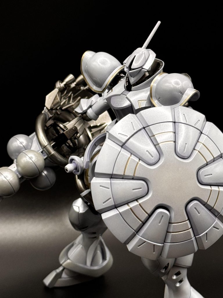 ゴールドのラインも塗り分けしました。結構綺麗に塗れたのではないかと思います。