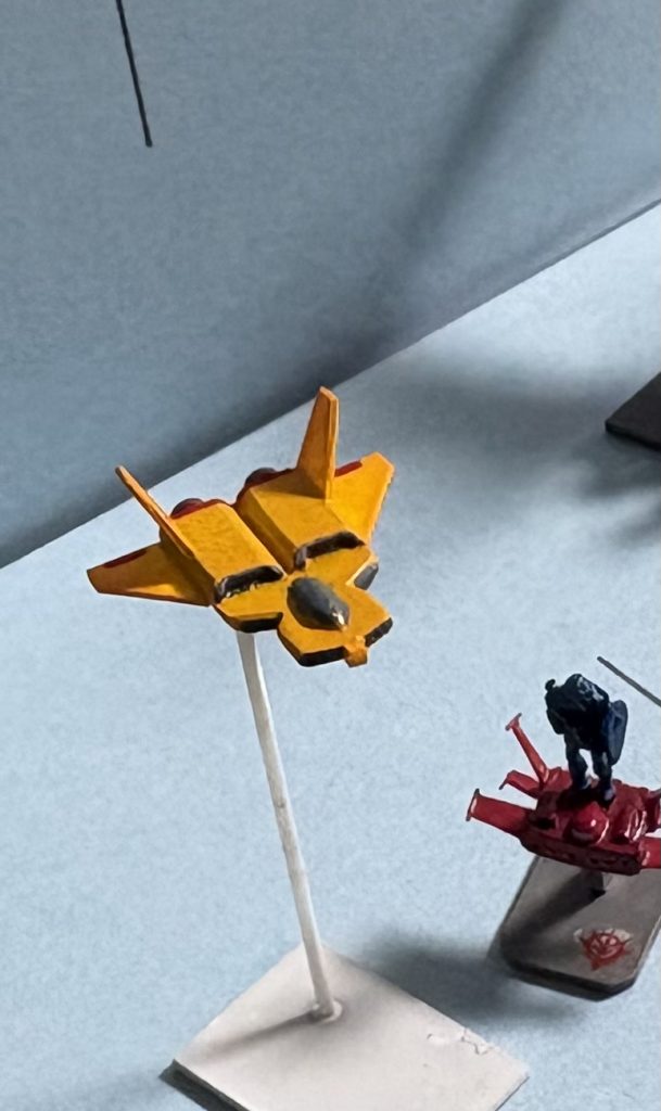 上にMSが乗ってない分、ドダイより高く飛んでます(zaku-kao8)