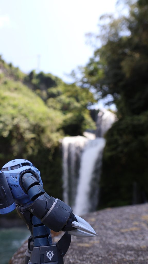 ウチの水泳部お馴染みの「ジオンの滝」にて撮影