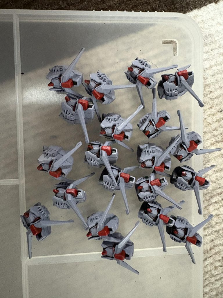 ひどい絵面。(一つだけガンダムヘリオスの頭混ざってるけど分かるかな？)