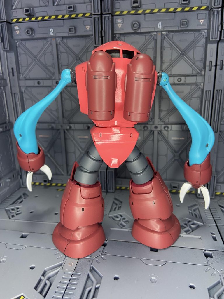 ちなみに中身は空洞で初音ミクの顔だけです