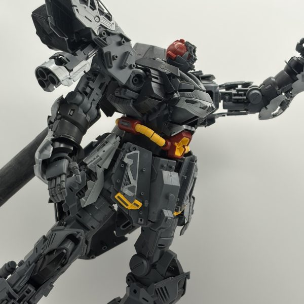 月初めに制作スタートしたMGサザビーをとりあえず内部フレームだけ先に組んでみました‼️マジでフレームだけでも大ボリューム‼️購入してから数年熟成させた甲斐が有りますね笑とりあえず内部フレームだけ先行して塗装して、少し軽めの物を挟んで外装していきます(￣^￣ゞ（3枚目）