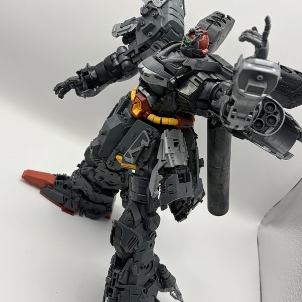 月初めに制作スタートしたMGサザビーをとりあえず内部フレームだけ先に組んでみました‼️マジでフレームだけでも大ボリューム‼️購入してから数年熟成させた甲斐が有りますね笑とりあえず内部フレームだけ先行して塗装して、少し軽めの物を挟んで外装していきます(￣^￣ゞ（7枚目）