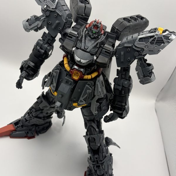 月初めに制作スタートしたMGサザビーをとりあえず内部フレームだけ先に組んでみました‼️マジでフレームだけでも大ボリューム‼️購入してから数年熟成させた甲斐が有りますね笑とりあえず内部フレームだけ先行して塗装して、少し軽めの物を挟んで外装していきます(￣^￣ゞ（4枚目）