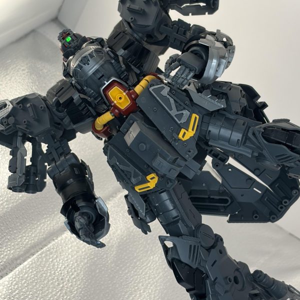 月初めに制作スタートしたMGサザビーをとりあえず内部フレームだけ先に組んでみました‼️マジでフレームだけでも大ボリューム‼️購入してから数年熟成させた甲斐が有りますね笑とりあえず内部フレームだけ先行して塗装して、少し軽めの物を挟んで外装していきます(￣^￣ゞ（2枚目）