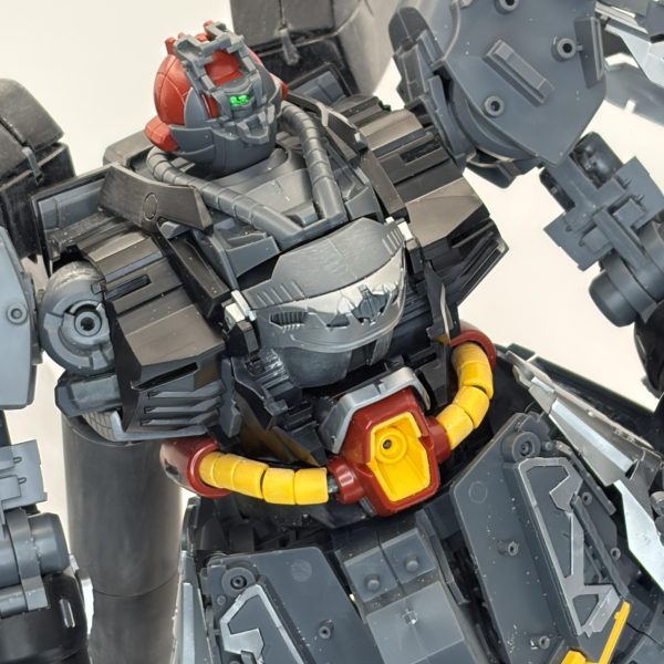 月初めに制作スタートしたMGサザビーをとりあえず内部フレームだけ先に組んでみました‼️マジでフレームだけでも大ボリューム‼️購入してから数年熟成させた甲斐が有りますね笑とりあえず内部フレームだけ先行して塗装して、少し軽めの物を挟んで外装していきます(￣^￣ゞ（5枚目）