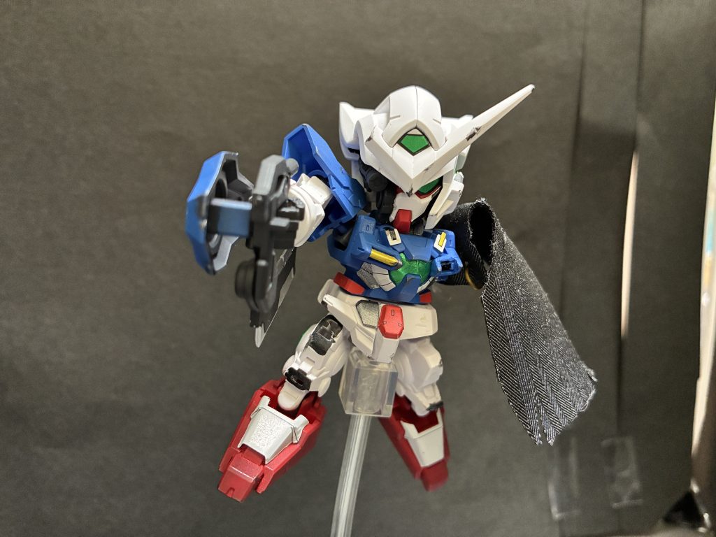 パーツ単位で見ると拙い出来ですが、組み立ててみれば結構サマになってて満足です(zaku-kao8)