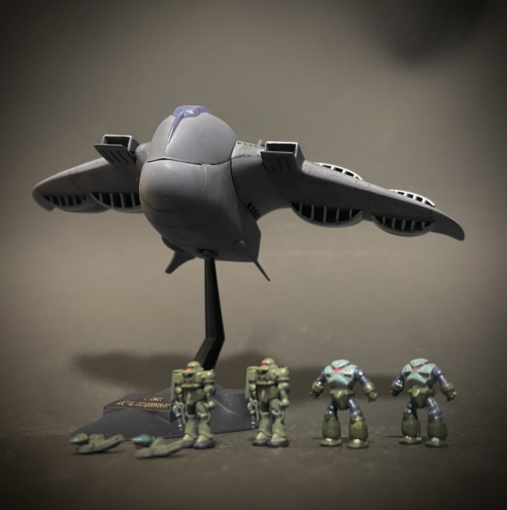 設定では胴体にMS3機、両翼に計4機のドップが積載可能とか（諸説あり）