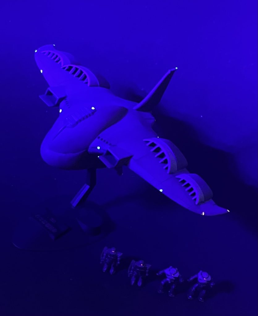 オマケナビゲーションライトを蛍光塗料で塗って遊んでみました^_^癒