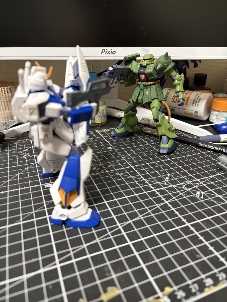 少し前に作ったザクⅡ改と一緒に