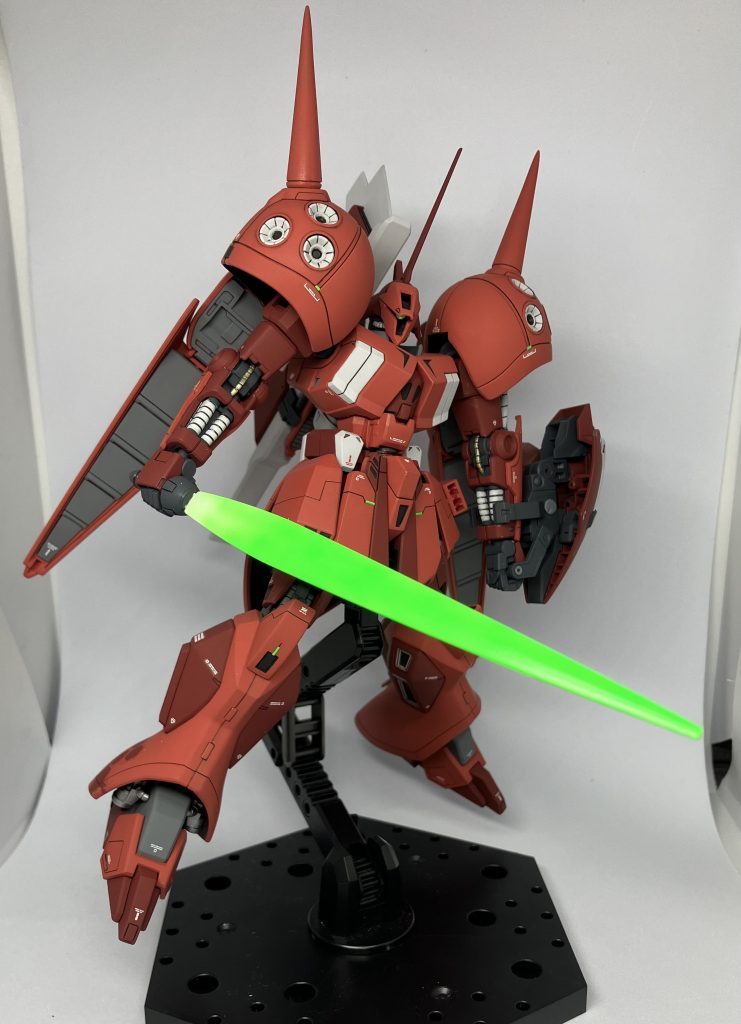 ビームサーベルは蛍光グリーンで塗装しました。